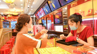 Giá vàng hôm nay, 27/3: Tiếp đà lao dốc, SJC mất mốc 55 triệu đồng/lượng