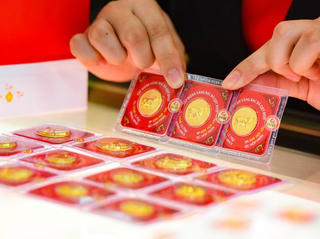 Kết thúc một tuần biến động mạnh, các nhà đầu tư nói gì về xu hướng giá vàng tuần tới?