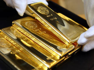 Giá vàng hôm nay 15/6: Giá vàng thế giới trượt sâu, SJC giảm nhẹ
