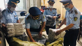 Phát hiện hơn 1.100 sản phẩm hàng hóa có dấu hiệu giả mạo nhãn hiệu Lacoste