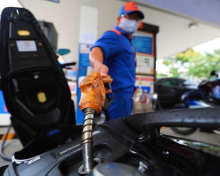 Ngày mai, giá xăng có thể giảm sau 3 lần tăng liên tiếp