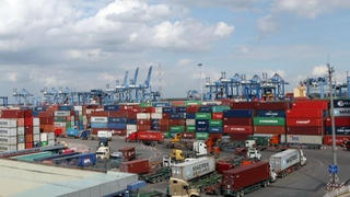 Bộ Công Thương kiến nghị 6 giải pháp khắc phục ùn tắc hàng hóa tại cảng Cát Lái