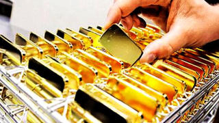 Giá vàng thế giới rơi thẳng đứng, thấp hơn vàng SJC 8,38 triệu đồng/lượng