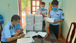 Phát hiện thu giữ 1.000 bộ kit test nhanh COVID-19 có dấu hiệu nhập lậu 