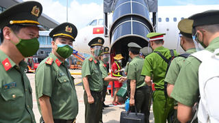 Vietjet chở gần 1.000 cán bộ, chiến sĩ công an vào các tỉnh phía Nam hỗ trợ chống dịch