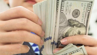 Tỷ giá ngoại tệ hôm nay, 4/10: Tỷ giá trung tâm giảm, USD trong ngân hàng thương mại đi ngang