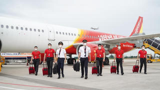 Từ 10/10, Vietjet mở lại 15 đường bay đón khách trên những chuyến bay xanh an toàn