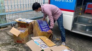 Vận chuyển trên 2.000 bao thuốc lá lậu để lấy công 250.000 đồng