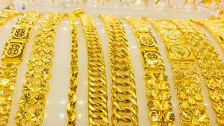 Giá vàng SJC chìm sâu phiên cuối tuần, hướng đi tuần tới ra sao?