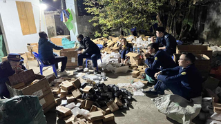 Phát hiện kho hàng gần 15.000 chai nước hoa không rõ nguồn gốc tại Thái Nguyên