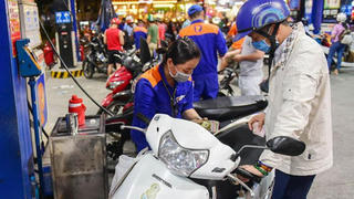 Ngày mai giá xăng sẽ tăng mạnh?