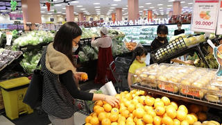 Không để thiếu hàng, sốt giá thực phẩm trong dịp Tết Nguyên đán 2022