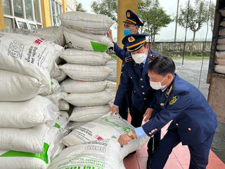 Phát hiện 2.000 kg đường tinh luyện nhập lậu