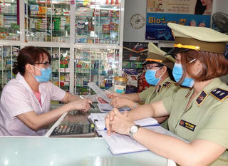 Tăng cường kiểm tra, xử lý vi phạm trong kinh doanh thiết bị y tế, thuốc hỗ trợ điều trị COVID-19