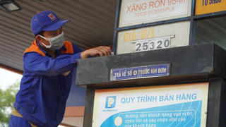 Giá xăng tăng lên mức kỷ lục
