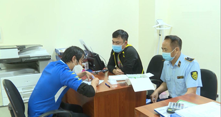 Hơn 46.000 bộ kit test COVID-19 Trung Quốc nhập lậu bị thu giữ trong đêm