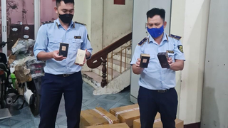 Tạm giữ lô nước hoa khủng không có hóa đơn, chứng từ tại Phú Yên