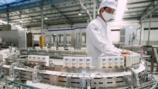 Vinamilk (VNM) điều chỉnh ngày chốt quyền tạm ứng cổ tức đợt 2/2021, tỷ lệ 14%