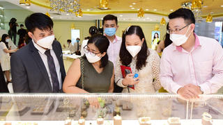Vàng bật tăng trở lại
