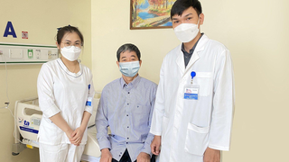 Tái thông động mạch chậu giữ lại đôi chân cho cụ ông 75 tuổi