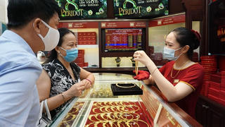 Giá vàng SJC tăng thêm 300.000 đồng/lượng