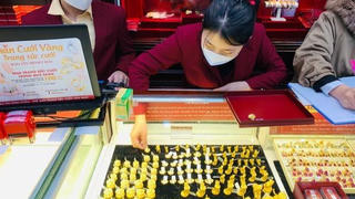 Giá vàng trong nước biến động nhẹ, thế giới giảm sâu