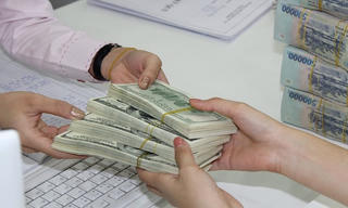 Tỷ giá USD hôm nay - 10/2: Đồng USD quay đầu giảm 