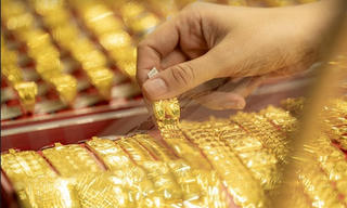 Giá vàng hôm nay - 17/2: Chưa dứt đà giảm