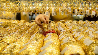 Giá vàng trong nước giảm mạnh, thế giới tăng