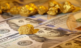 Giá vàng thế giới tăng cao, đồng USD “hạ nhiệt” phiên cuối tuần