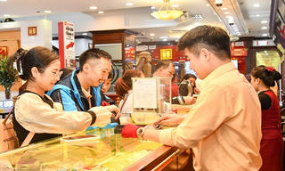 Giá vàng hôm nay (29/3): Chênh lệch vàng trong nước với thế giới hơn 10,55 triệu đồng/lượng