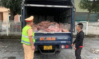 Phát hiện hơn 600 kg cổ, cánh gà đông lạnh không rõ nguồn gốc