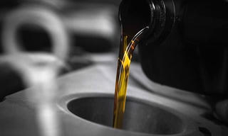 Dầu thô thế giới “phủ sắc xanh” phiên đầu tuần