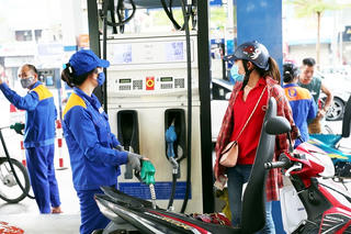 Giá xăng dầu đồng loạt giảm mạnh, xăng RON 95 giảm hơn 1.300 đồng/lít 
