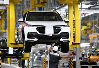 Khẩn trương trình Chính phủ Nghị định giảm 50% lệ phí trước bạ ô tô trước 20/6