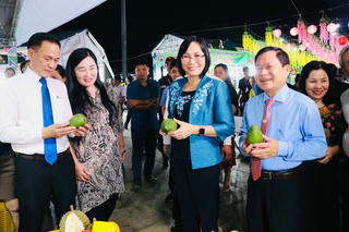 Hơn 300 gian hàng tham gia Hội chợ xúc tiến thương mại kinh tế tập thể khu vực miền Nam