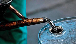 Nối tiếp đà tăng, dầu Brent vọt lên sát mức 77 USD/thùng