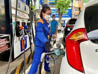Giá xăng RON95-III tăng, giá xăng E5RON92 giảm nhẹ từ 15h chiều nay