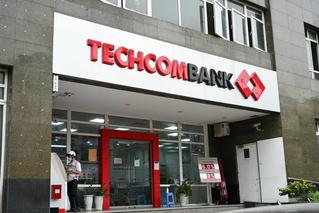 Lợi nhuận 6 tháng đạt hơn 51% kế hoạch cả năm, ROA của Techcombank đứng đầu ngành 