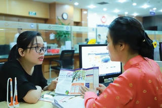 Thủ tướng yêu cầu khẩn trương thanh tra, làm rõ việc bán bảo hiểm qua ngân hàng