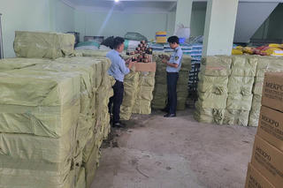 Tạm giữ hơn 4 tấn thuốc shisha hiệu Adalya nghi nhập lậu