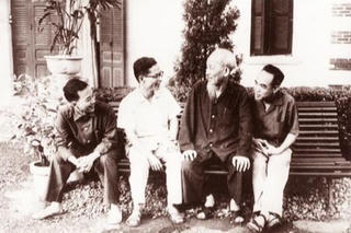 Hạnh phúc với cuộc đời trọn vẹn cầm bút và cống hiến