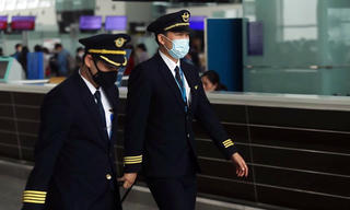 Phi công người Việt Nam được trả thêm tiền lương