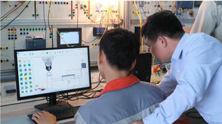 Người trẻ chọn học nghề trong bối cảnh chuyển đổi số
