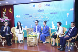 Gia đình trẻ cùng nhau 'Chạm để yêu thương'