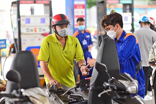Xăng, dầu đồng loạt tăng giá