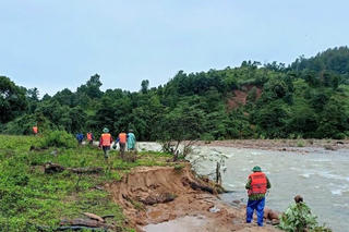 Quân khu 4 giúp dân khắc phục hậu quả mưa lũ