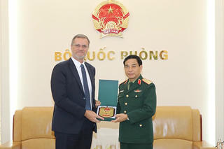 Việt Nam - Pháp tăng cường hợp tác quốc phòng