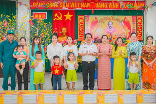 Mang xuân mới đến với quân dân Trường Sa