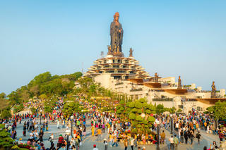 Miền đất thánh Tây Ninh vào mùa hành hương với loạt lễ hội lớn tại núi Bà Đen và Toà Thánh